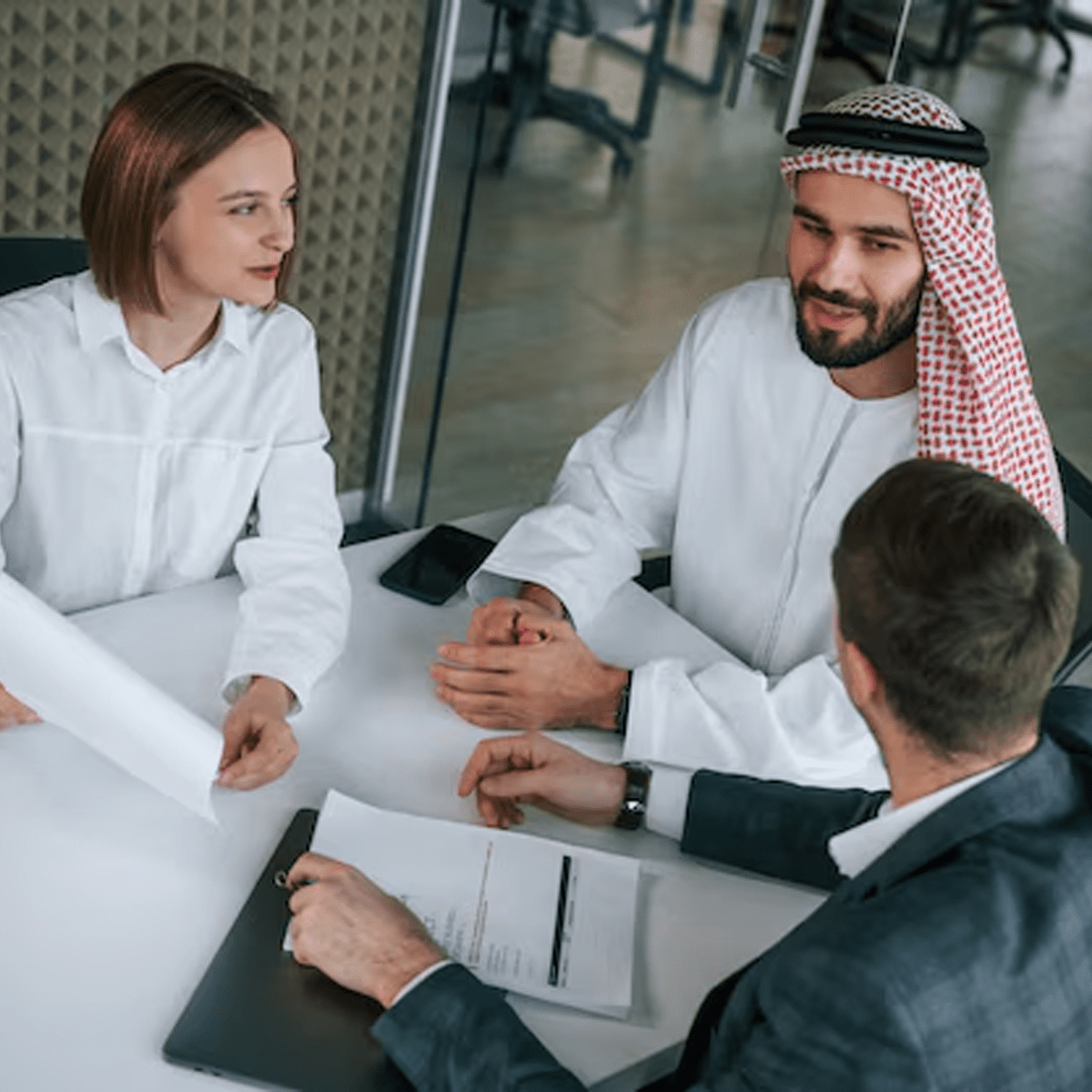 من الإدارة إلى الشراكة